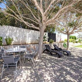 4 bedroom villa with pool close to beach on Akrotiri peninsula, sleeps 8